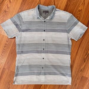Vince. Short sleeve Button Down Men’s Size Large